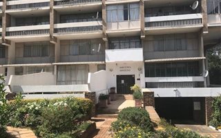 Studio Apartment in Parktown