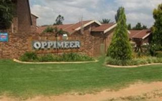 2 Bedroom Duplex in Van Riebeeck Park
