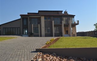 5 Bedroom House in Aqua Vista