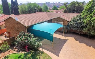 4 Bedroom House in Oakdene