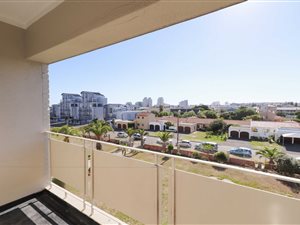 3 Bed Apartment in Bloubergstrand