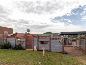 3 Bed House in Lotus Park