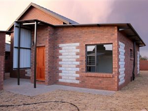 3 Bed Townhouse in Langenhoven Park