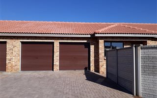 3 Bedroom Townhouse in Vanderbijlpark SW