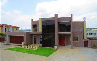 5 Bedroom House in Cedar Creek