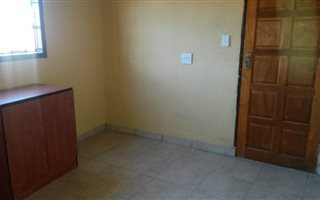 2 Bedroom House in Bloemdal
