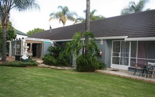 12 Bedroom House in Glen Marais