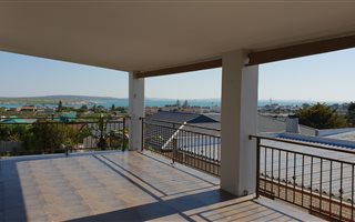 4 Bedroom House in Langebaan Central