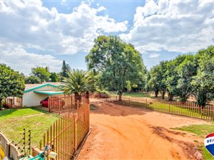 2 ha Farm in Bredell AH