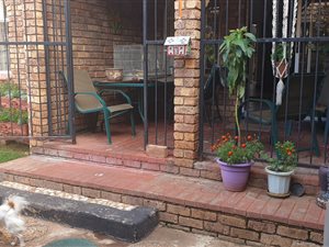2 Bed Townhouse in Doornpoort and surrounds