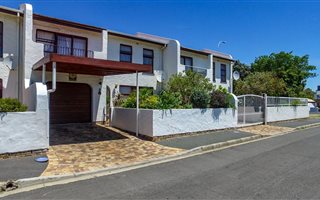 3 Bedroom Duplex in Strand Central