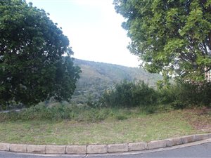985 m² Land available in Hersham