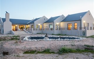 6 Bedroom House in Long Acres