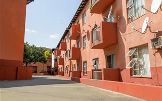 2 Bedroom Apartment in Arboretum