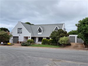 5 Bed House in Stilbaai
