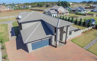 4 Bedroom House in Zwavelpoort