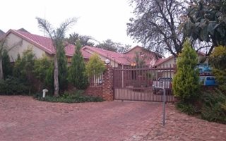 4 Bedroom House in Doringkruin