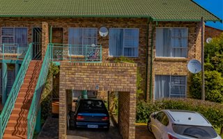 2 Bedroom Townhouse in Ontdekkers Park