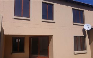 3 Bedroom Townhouse in Country View