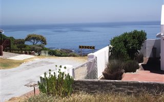 539 m² Land available in De Kelders