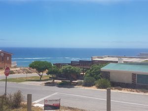 4 Bedroom House in Strandfontein