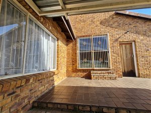 3 Bed House in Van Riebeeck Park