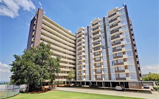 2 Bedroom Apartment in Kloofendal