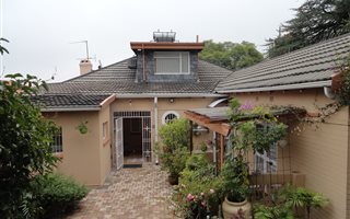 3 Bedroom House in Kensington