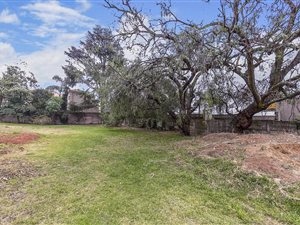 1200 m² Land available in Oaklands