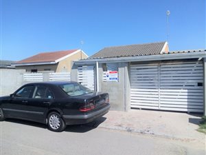 3 Bed House in Pelikan Park
