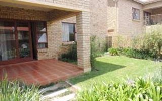 2 Bedroom Duplex in Maroeladal