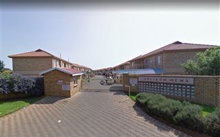 2 Bedroom Apartment in Helikon Park