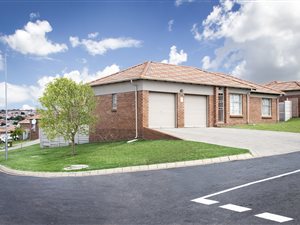 3 Bed House in Olievenhoutbosch
