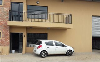 111 m² Industrial space in Olifantsfontein