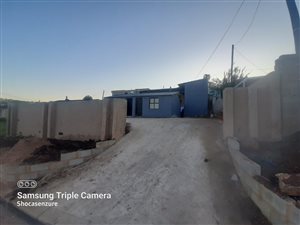 8 Bed House in KwaMashu