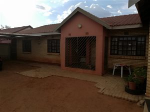 3 Bedroom House in Thembelihle