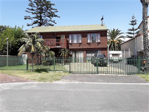 4 Bed House in Zeekoevlei
