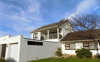 4 Bedroom House in Rusthof