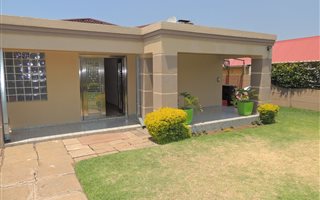 3 Bedroom House in Crown Gardens