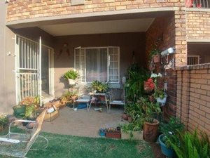 2 Bed Townhouse in Pierre van Ryneveld