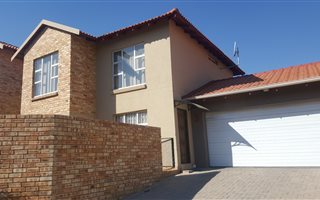 3 Bedroom Duplex in Honeydew Manor
