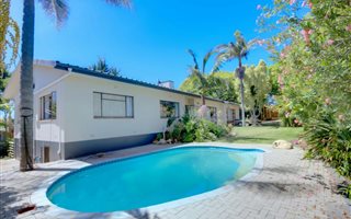 4 Bedroom House in Bergsig