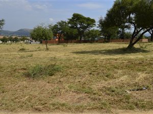 816 m² Land available in Melodie