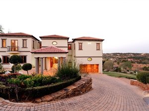5 Bed House in Mooikloof Equestrian Estate