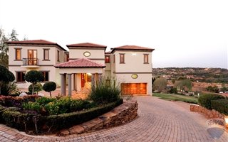 5 Bedroom House in Mooikloof Equestrian Estate