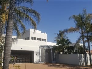 5 Bed House in Silver Lakes Golf Estate