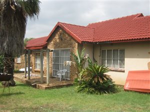 8 Bed House in Kibler Park