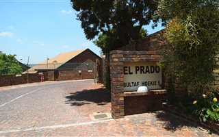 2 Bedroom Apartment in Zwartkop
