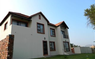 4 Bedroom House in Hartbeespoort Dam