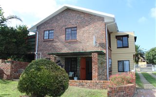 4 Bedroom House in Dana Bay